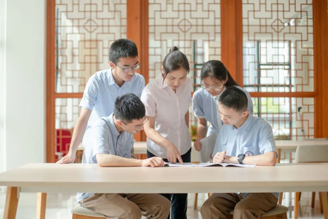 我們?cè)谌珖?guó)中學(xué)生生物學(xué)奧林匹克競(jìng)賽中，獲獎(jiǎng)啦！
